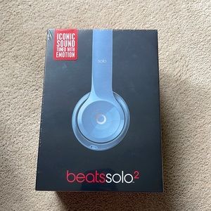 NEVER OPENED Beats by Dre, beatssolo2